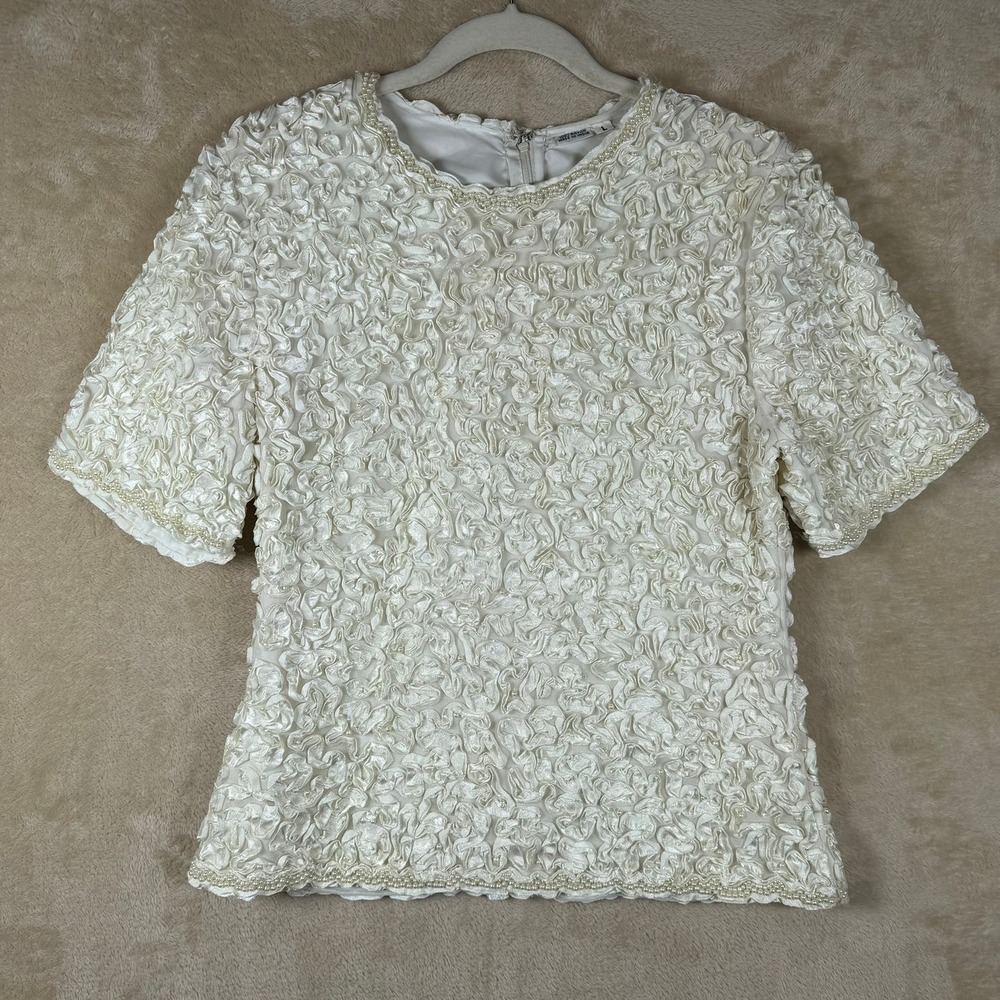 Elegant Feminine White Floral Beaded Textured Short Sleeve Top Women's Sz Large
